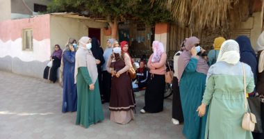 إقبال السيدات للإدلاء بأصواتهن فى انتخابات مجلس النواب بالغربية.. صور