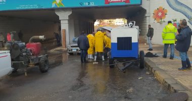 طقس الاسكندرية الآن.. سطوع الشمس بعد ليلة من الأمطار الرعدية والغزيرة على عروس البحر المتوسط.. شركة الصرف الصحى تكثف أعمال رفع المياه من الشوارع.. والمحافظ يؤكد تجاوز كميات الأمطار القدرة الاستيعابية للشبكات