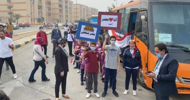 أعلام ولافتات فى حب مصر أمام لجنة سيزا نبراوى بالتجمع الخامس.. صور