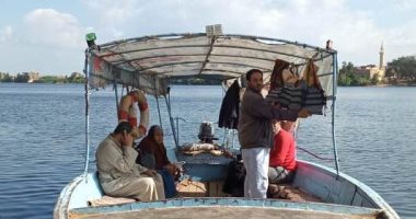 محافظ البحيرة يؤكد متابعة المعديات النهرية وإيقافها حال هبوب رياح شديدة..صور