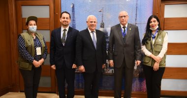 محافظ بورسعيد يستقبل وفد مراقبى الانتخابات من جامعة الدول العربية.. صور