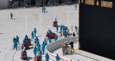 تعرف على جهود تعقيم المسجد الحرام لحماية المعتمرين من كورونا بالأرقام.. صور