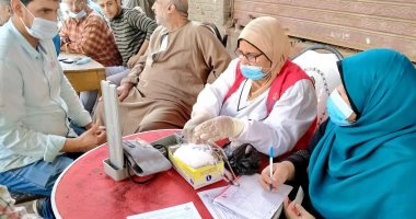 فرق طبية تفحص المواطنين خلال الإدلاء بأصواتهم فى كفر الشيخ.. صور