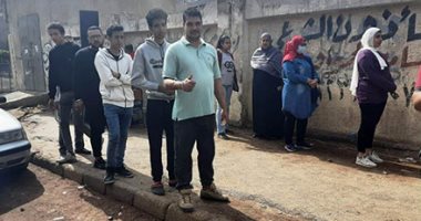 شباب دار السلام والبساتين يتصدرون طوابير انتخابات مجلس النواب.. صور