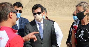 وزير الرياضة يشهد النسخة الثالثة من مهرجان القفز بالمظلات