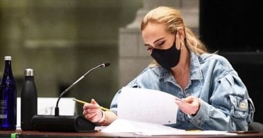 Adele تعود للندن قبل الإغلاق الثانى بسبب كورونا لاستكمال ألبومها الرابع..صور