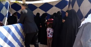 مشاهد اليوم الثانى من انتخابات المرحلة الثانية لمجلس النواب × 10 صور.. كبار السن يسطرون ملحمة أمام لجان الشرقية.. مشاركة كبرى لكبار السن وذوى الهمم فى الإسماعيلية والقليوبية.. كواشف حرارية وتعقيم أمام اللجان