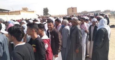 زحف سيناوى على اللجان الانتخابية.. رموز وعواقل القبائل بشمال سيناء يشاركون ذويهم فى العرس الديمقراطى.. كبار السن يسابقون الشباب وأبناء القرى والقبائل يحتشدون فى مسيرات.. وغرفة عمليات المحافظة تتابع.. فيديو وصور