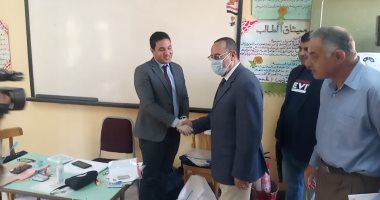 محافظ شمال سيناء يتفقد عددا من لجان الانتخابات فى العريش.. صور