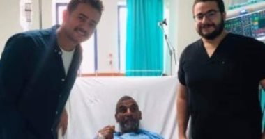 صياد ببنى سويف حاول الاحتفاظ بسمكة بفمه لاصطياد أخرى فراوغته وسقطت فى القصبة الهوائية..صاحب الواقعة: دائم وضعها فى فمى ولكن السمكة كانت صغيرة..وطبيب المستشفى: "دخلت بالمنظار الحنجرى لقيت سمكة بتتحرك"..فيديو