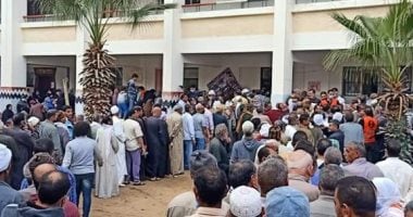 فيديو.. إقبال الناخبين على لجنة ناصر الثانوية بنات بمنطقة الساحل 