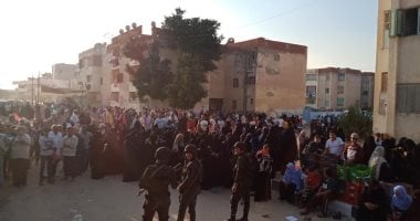 حشود الناخبين تتواصل أمام لجان الشيخ زويد بشمال سيناء.. صور