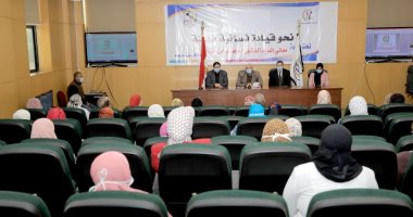 محافظ بنى سويف يعلن تأهيل 40 سيدة على القيادة بالعمل العام .. صورة