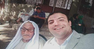 مسن 95 عامًا يدلى بصوته بالانتخابات البرلمانية فى القناطر الخيرية