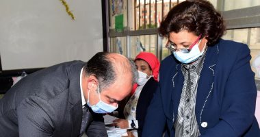  رئيس البورصة يدلى بصوته فى انتخابات مجلس النواب بالتجمع الخامس