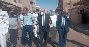 محافظ جنوب سيناء يتفقد شارع المنشية بالطور تمهيدا لبدء تطويره.. صور وفيديو