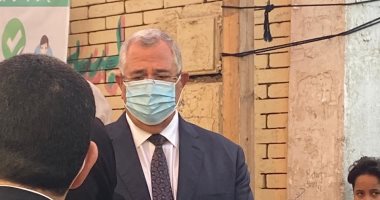 وزير الزراعة يدلى بصوته فى انتخابات مجلس النواب بدائرة مدينة نصر.. صور