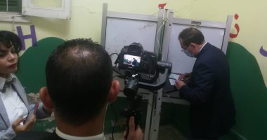 وزير البترول يدلي بصوته في انتخابات مجلس النواب بلجنة جراج ماسبيرو.. صور