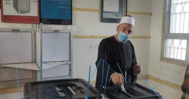 وكيل "الأوقاف" بالشرقية عقب الإدلاء بصوته فى الانتخابات: المشاركة واجب وطنى