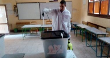 تعقيم اللجان فى اليوم الثانى لانتخابات مجلس النواب بالقاهرة.. صور