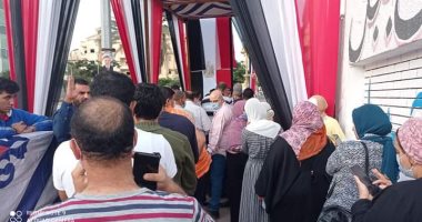 شاهد طوابير الشباب والسيدات أمام لجان انتخابات مجلس النواب بالعبور.. صور