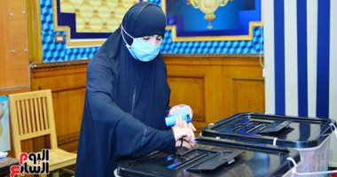 السيدات تتصدر المشهد الانتخابى فى ثانى أيام الانتخابات بالأسمرات.. صور