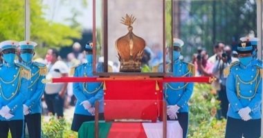 مدغشقر تستعيد تاجًا لعرش ملكى بعد عرضه فى فرنسا 110 أعوام.. إيه الحكاية؟