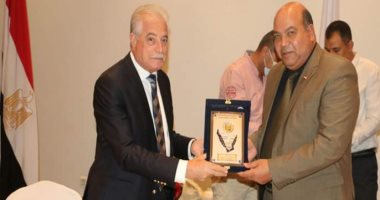 محافظ جنوب سيناء يكرم سكرتير عام المحافظة بمناسبة بلوغه سن المعاش
