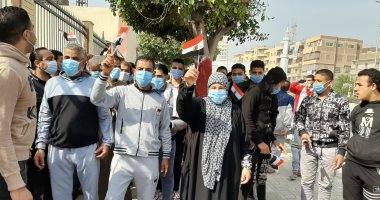مسيرة شبابية بالأعلام أمام لجان انتخابات مجلس النواب فى الشرقية.. صور
