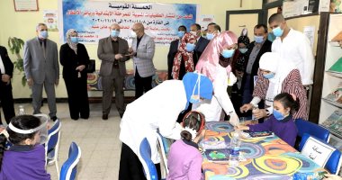 محافظ بنى سويف يتفقد أول أيام الحملة القومية للتطعيم ضد الطُفيليات المعوية