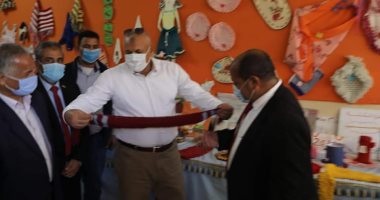 محافظ الوادى الجديد يتفقد مدرسة بدخلو الابتدائية وأعمال ازدواج مدخل موط بالداخلة