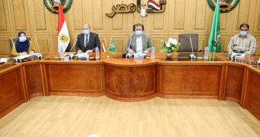 محافظ المنوفية يعقد اجتماعا تنسيقيا لرصف طريق "شبين الكوم - الباجور" بطول 12 كم