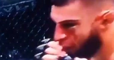 مقاتل يمزق نصف أذن منافسه بلكمة قوية فى بطولة UFC بأمريكا.. فيديو