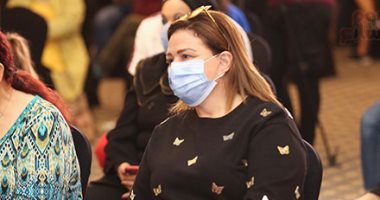 إلهام شاهين: عزت العلايلى رفض ياخد منى فلوس فى فيلم "نظرية الجوافة".. صور