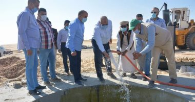 محافظ الوادى الجديد يتفقد مشروع زراعى على مساحة 45 ألف فدان بسهل قروين