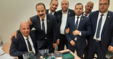 جمارك مطار القاهرة تحبط محاولة تهريب عدد من الساعات والهواتف المحمولة 