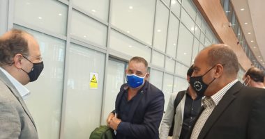 وليد العطار يطمئن على وصول بعثة البرازيل وكوريا لفندق الإقامة.. صور