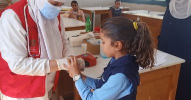فحص 35 ألف تلميذ بالفيوم خلال مبادرة الكشف عن الانيميا والتقزم.. صور