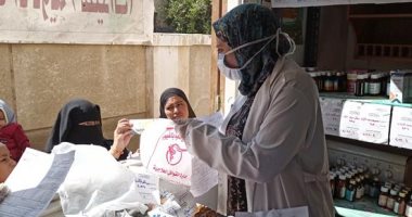 توقيع الكشف الطبى على 1268 مريضا بقافلة مجانية بالفيوم.. صور
