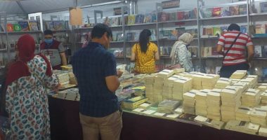 صور.. هيئة الكتاب تفتتح معرض كتاب نادى طلعت حرب
