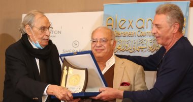 صلاح عبد الله فى ندوة تكريمه بمهرجان الإسكندرية: لم أكن يوما بطلا أو نجما.. شعبان عبد الرحيم أول من أطلق علىّ "عم صلاح"‎.. محمود حميدة: أنت مش سنيد.. عمر عبد العزيز: أنا أكبر منه ولكن بحس إنه ابنى