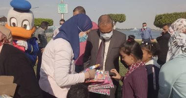 محافظ الإسماعيلية يشهد احتفالية حى ثالث بالأطفال اليتامى بشاطئ الملاحة.. صور وفيديو