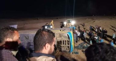 مصرع شخص وإصابة 36 آخرين فى انقلاب أتوبيس بطرق القصير - سفاجا