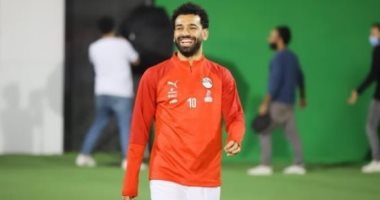 محمد صلاح فى أول مران مع المنتخب.. الابتسامة تعلو وجهه و"هزار" مع الونش