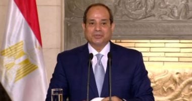 أخبار × 24 ساعة.. الرئيس السيسى يتفقد عددًا من نماذج المركبات متعددة الاستخدام