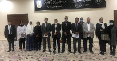 رئيس جامعة بورسعيد يستقبل لجنة مشروع الإختبارات الإلكترونية 