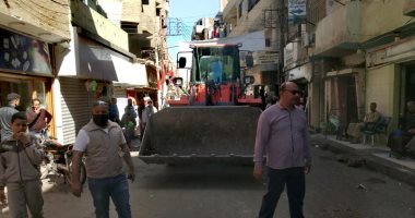 مجلس مدينة الأقصر يقود حملة لرفع الإشغالات وإزالة الباعة الجائلين
