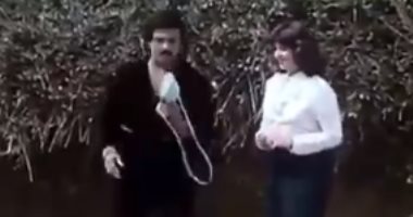 ليلى علوى تحتفل باليوم العالمي للسناجل بمشهد فيلم "تجيبها كده تجيلها كده هى كده"