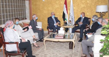وزير النقل يبحث مع سفير إيطاليا تشغيل خطوط ملاحية بين الموانئ المصرية والإيطالية