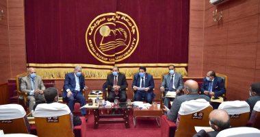 رئيس جامعة بنى سويف : 3 آلاف جنيه دعم لطلاب التجارة بالبرنامج الدولى 